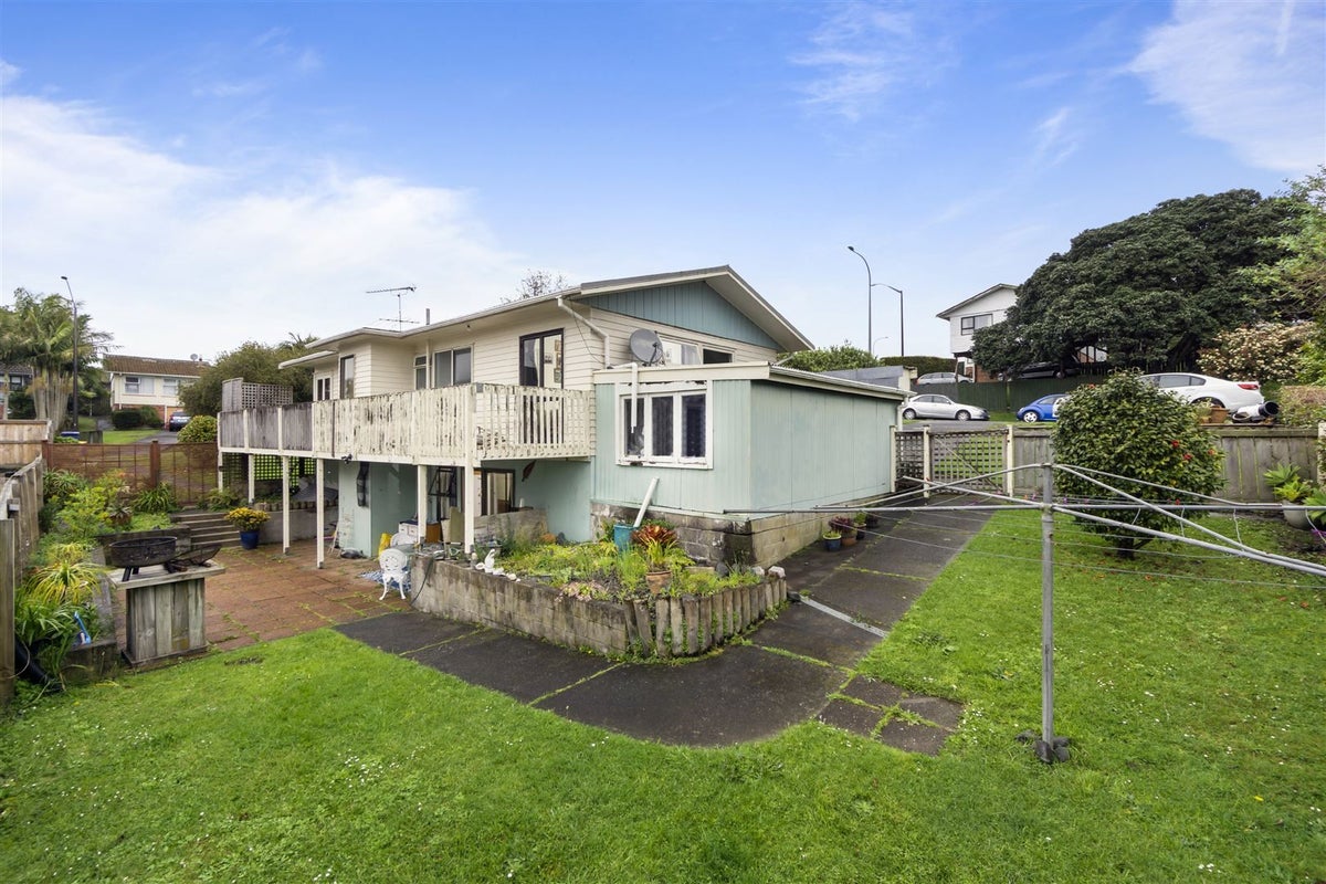 10 Diana Drive, Glenfield, Auckland - Carousel 1