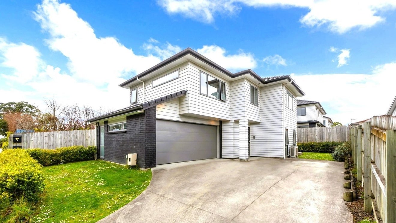 61A Margan Avenue, New Lynn, Auckland - Carousel 1