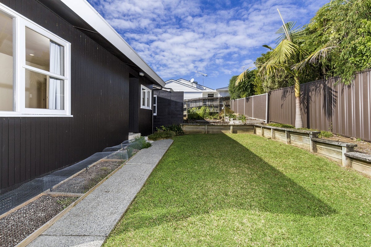 2/14 Lake View Road, Takapuna, Auckland - Carousel 26