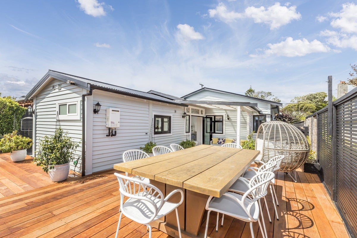 10 Tarawera Road, Johnsonville, Wellington - Carousel 1
