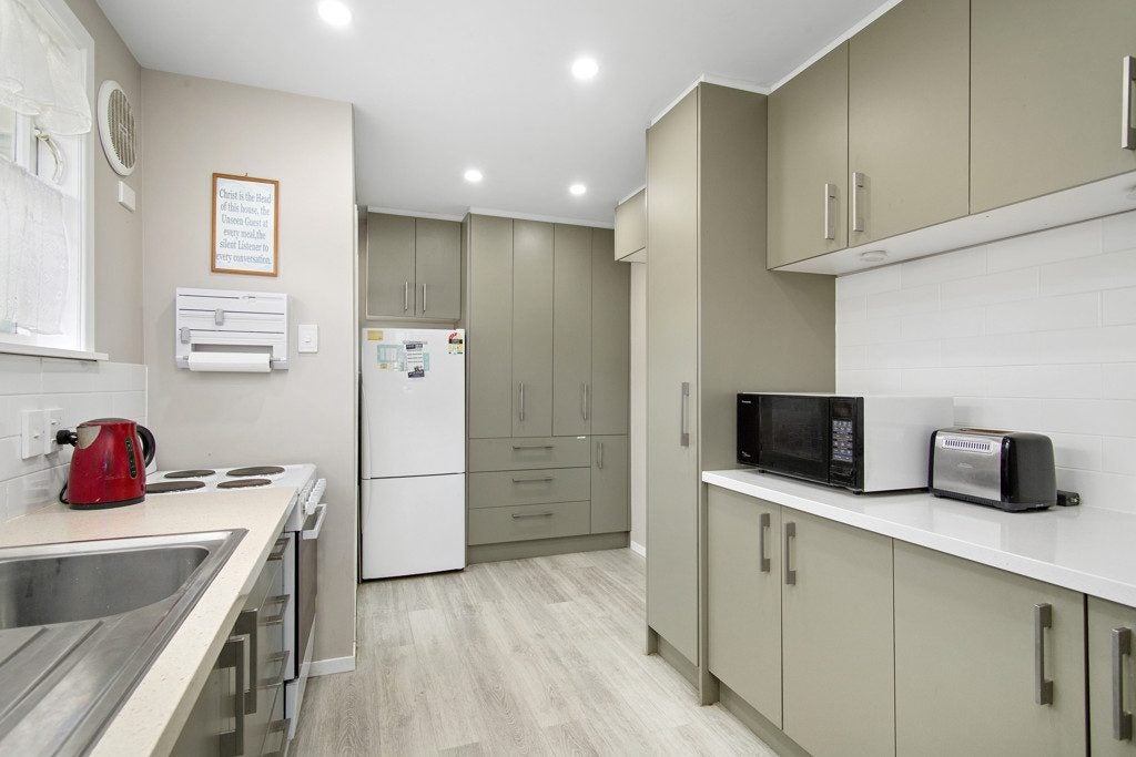 82 Bell Street, Tawa, Wellington - Carousel 2