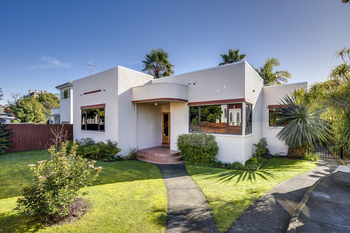 61 Napier Terrace, Hospital Hill, Napier - Carousel 1