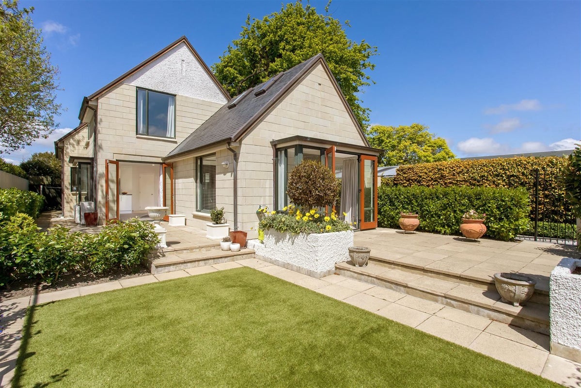 2/124 Leinster Road, Merivale, Christchurch - Carousel 20