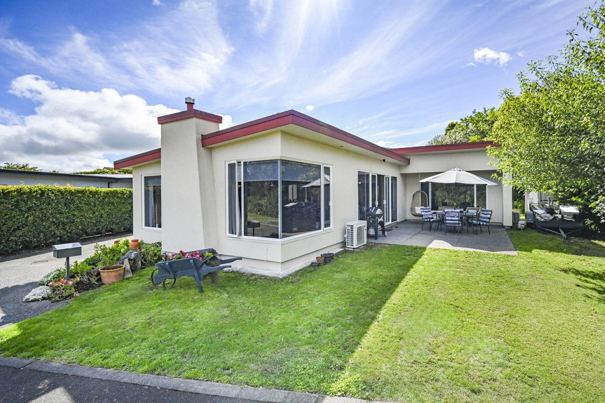 16 Hikanui Drive, Havelock North, Havelock North - Carousel 21