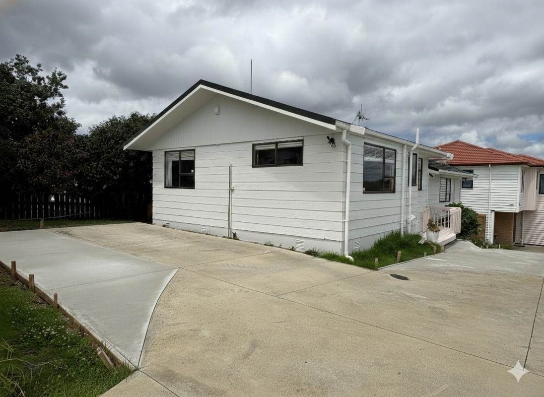 119 Aviemore Drive, Highland Park, Auckland - Carousel 1