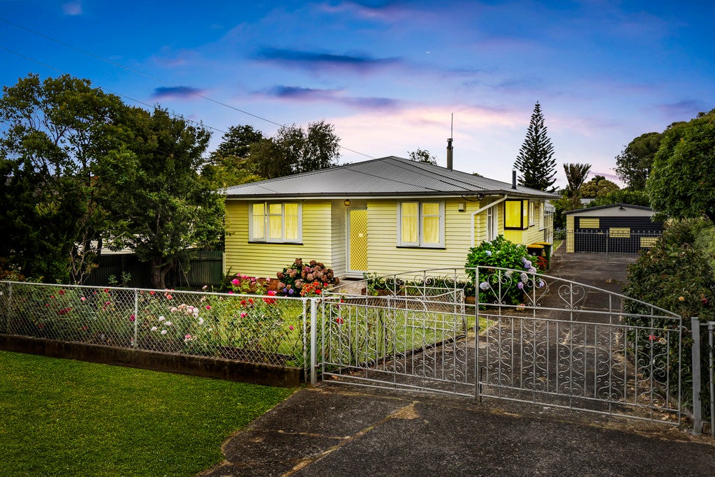 64 Mcintyre Road, Mangere Bridge, Auckland - Carousel 1