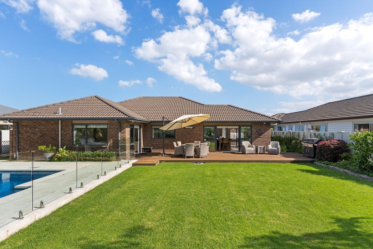 41 Sterling Park, Lytton West, Gisborne - Carousel 1
