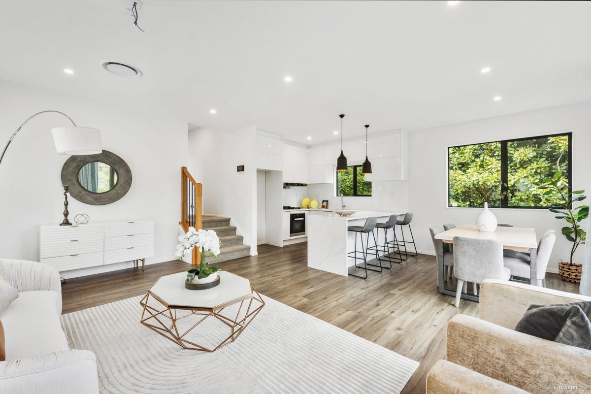 21 Coroglen Avenue, Birkenhead, Auckland - Carousel 1