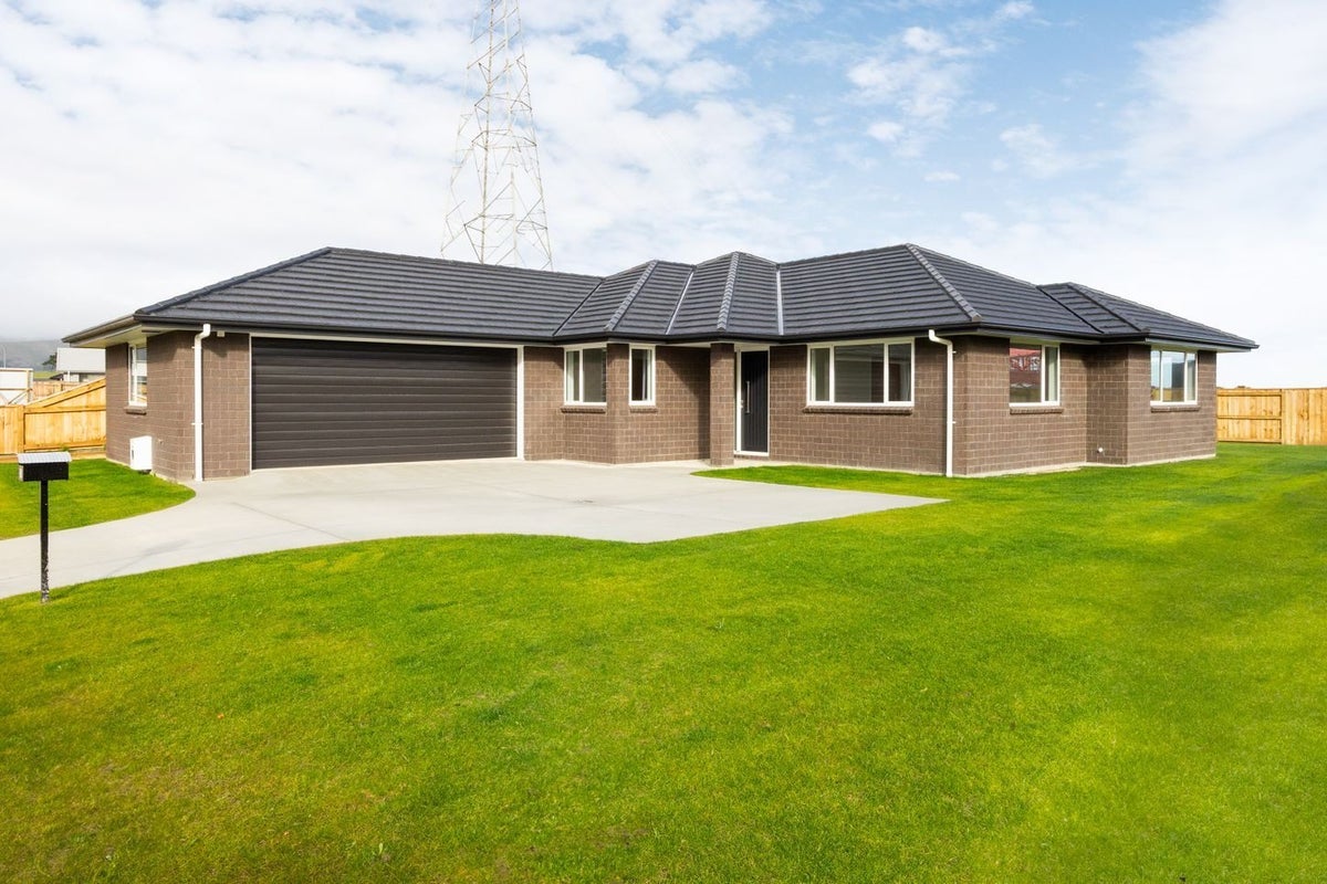 53 Atlantic Drive, Fitzherbert, Palmerston North - Carousel 1