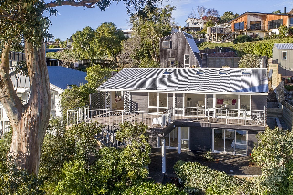 21 Cannon Hill Crescent, Mount Pleasant, Christchurch - Carousel 1