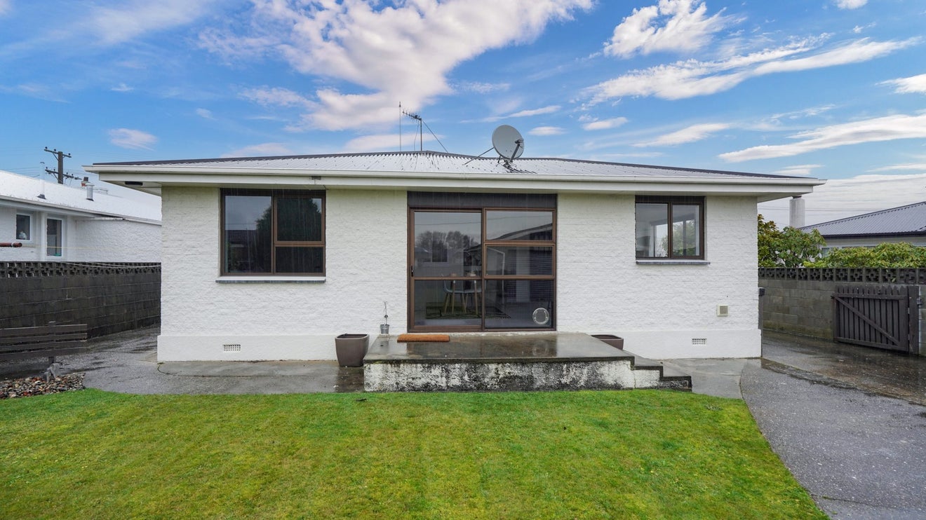 86 Edinburgh Crescent, Waikiwi, Invercargill - Carousel 1