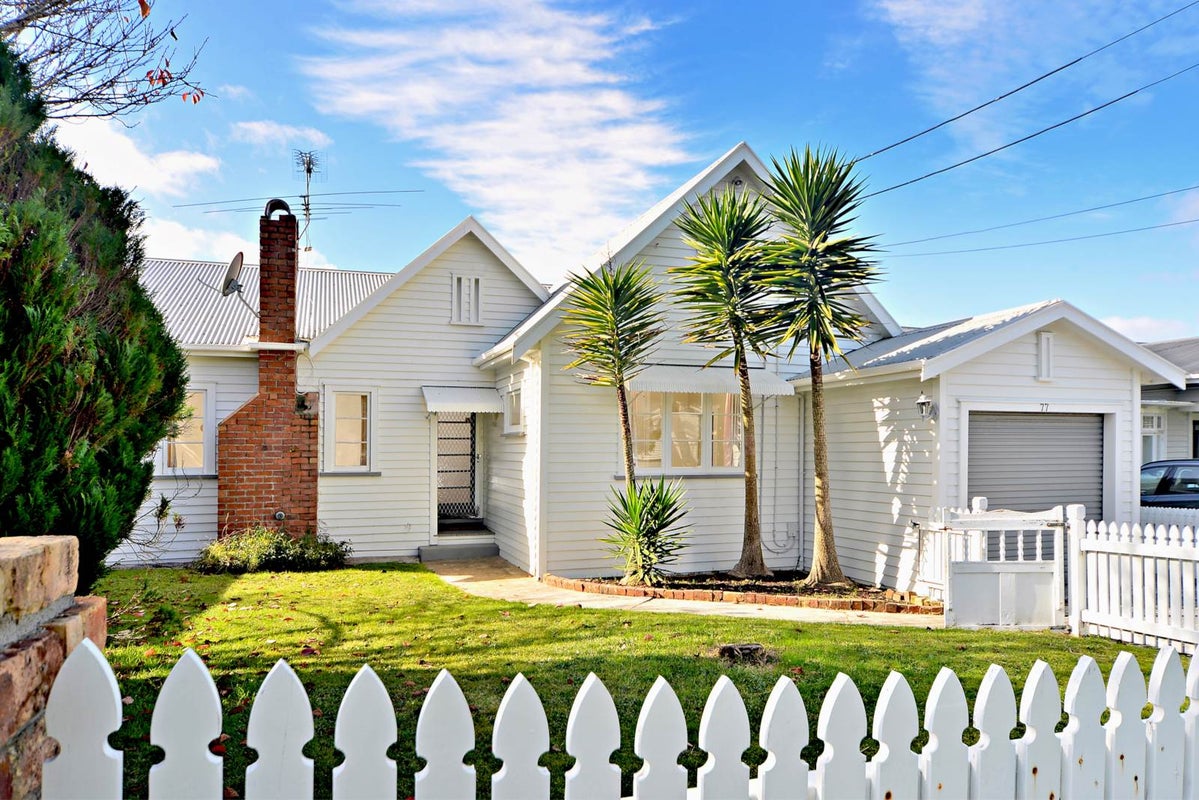 77 Huia Road, Point Chevalier, Auckland - Carousel 2