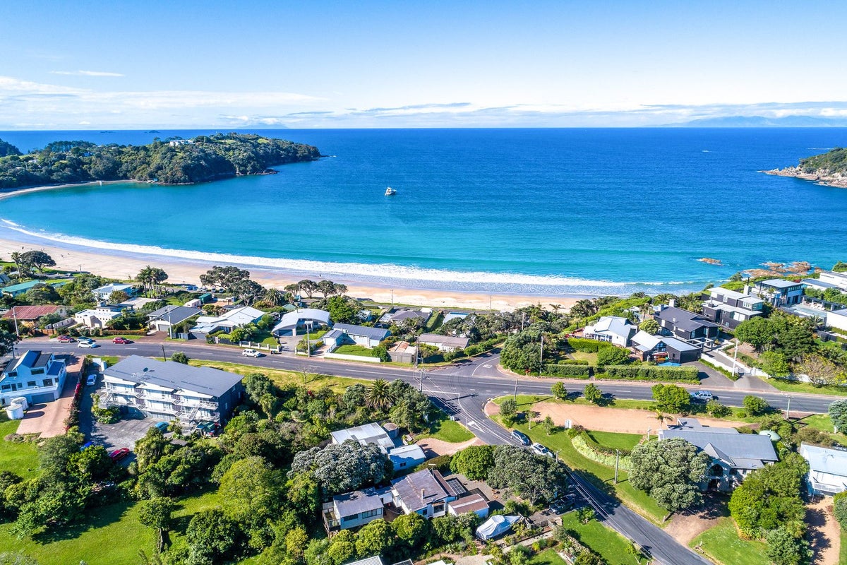 1 Puriri Road, Oneroa, Waiheke Island - Carousel 16