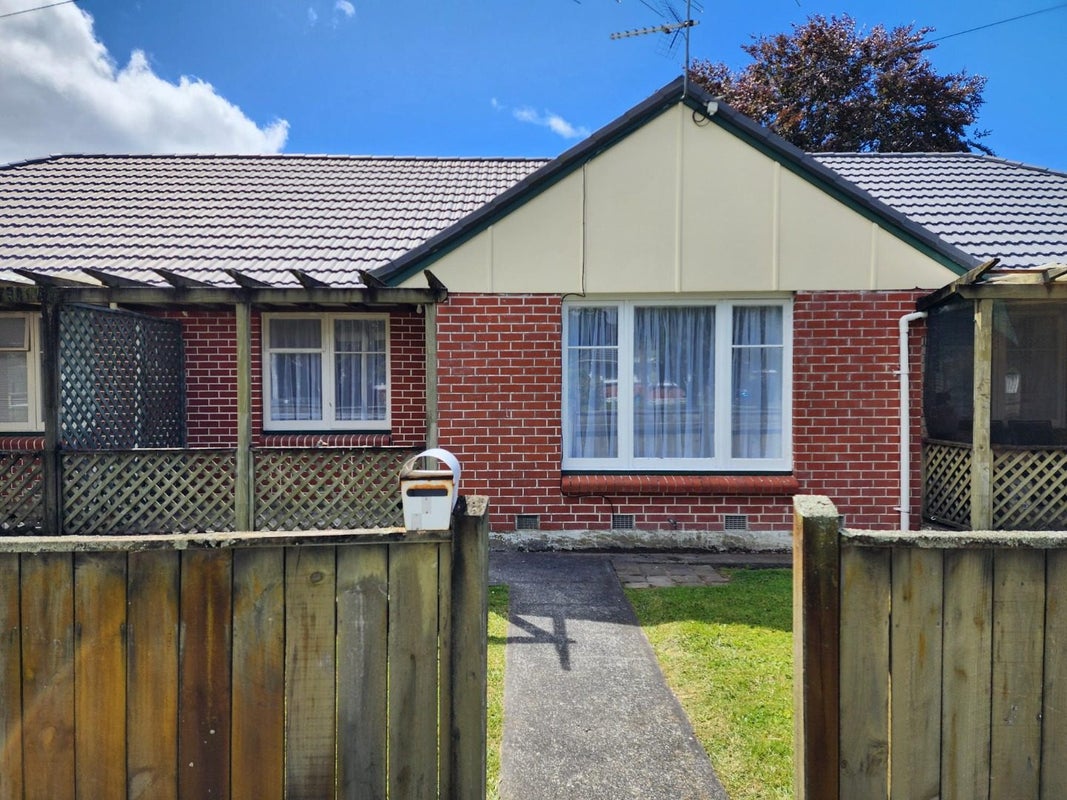 2/8 Ararino Street, Trentham, Upper Hutt - Carousel 1