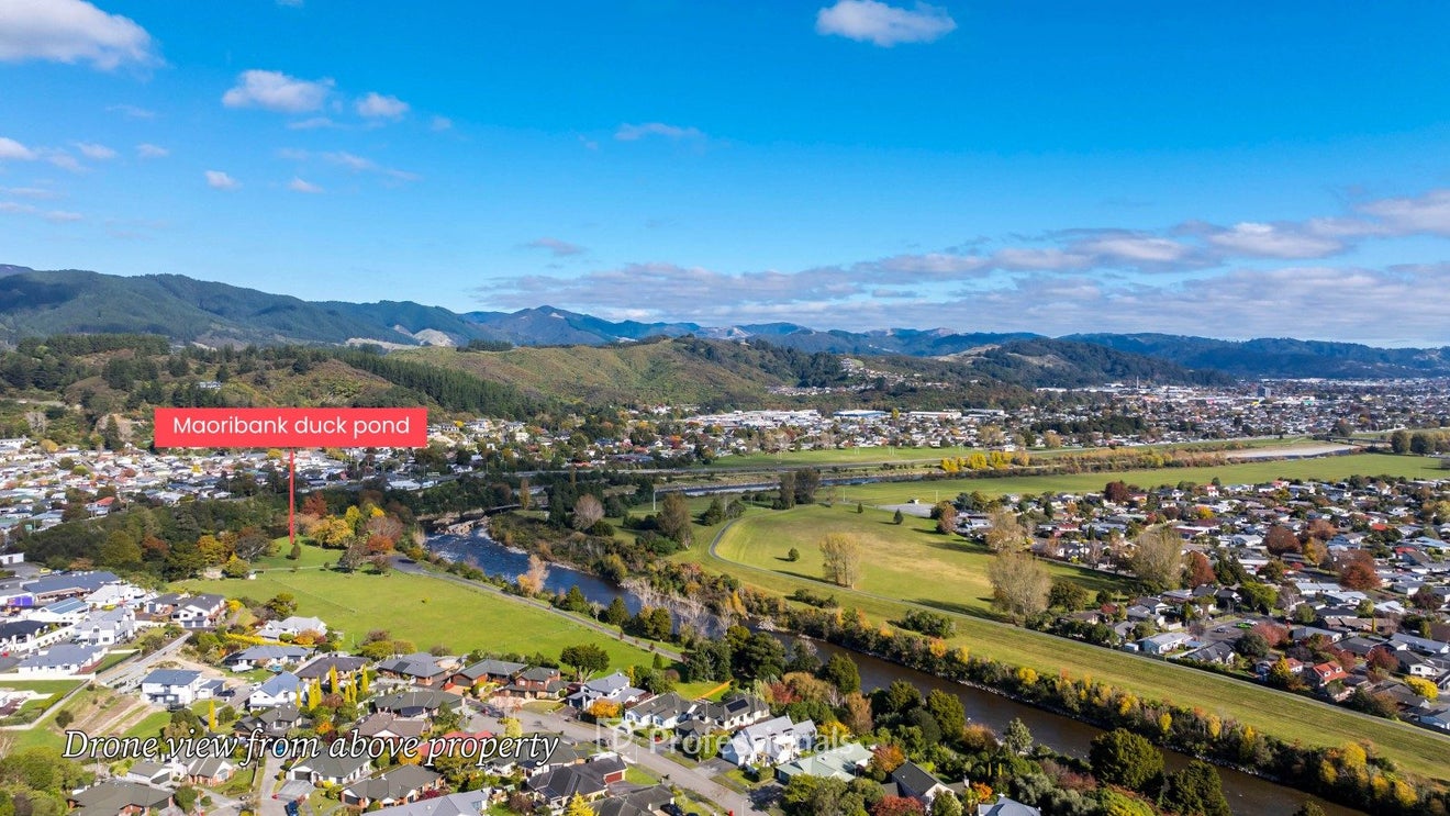 18 Clearwater Terrace, Brown Owl, Upper Hutt - Carousel 19