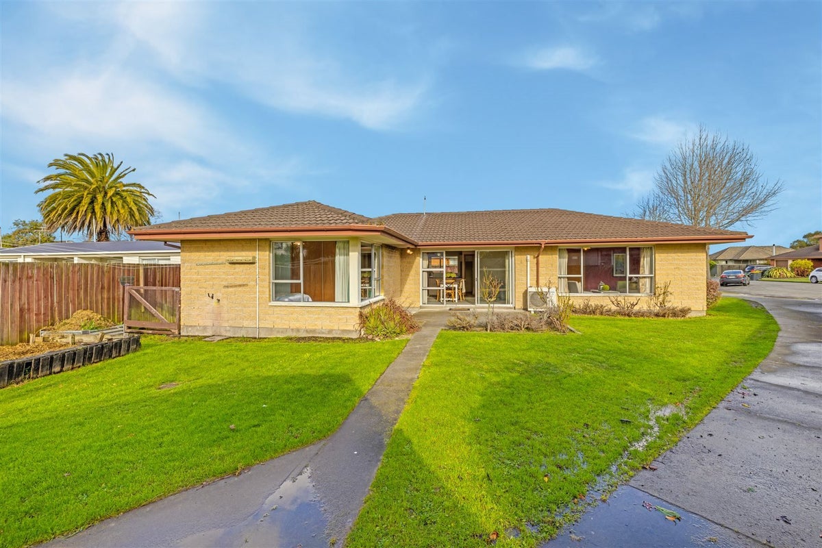 18 Valerie Place, Redwood, Christchurch - Carousel 1