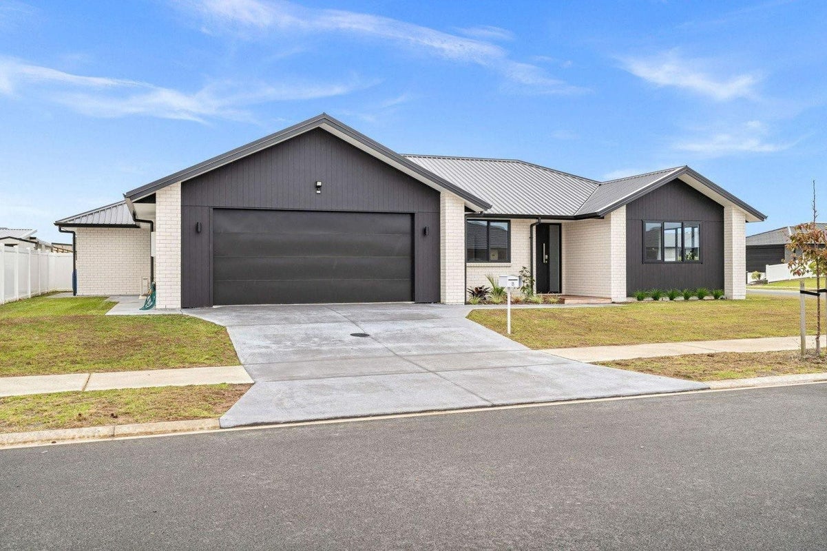 8 Te Piriti Road, One Tree Point - Carousel 1
