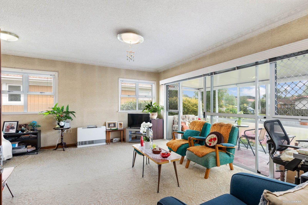 12 Taikata Road, Te Atatu Peninsula, Auckland - Carousel 2
