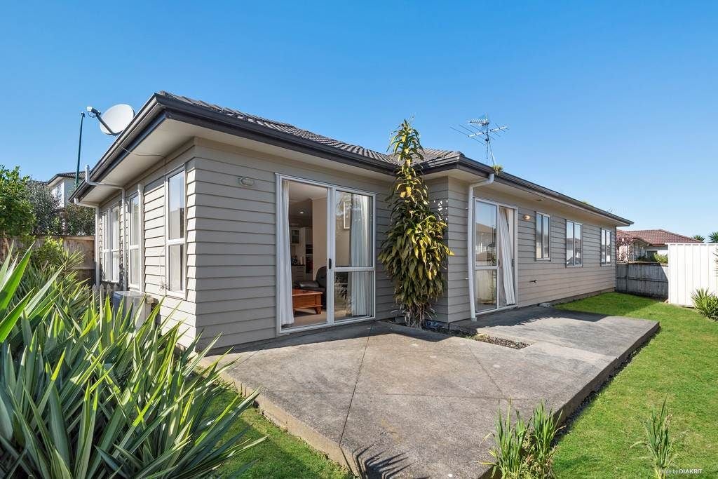 8 Savina Court, Flat Bush, Auckland - Carousel 2