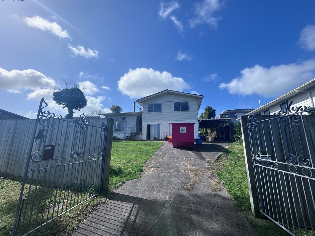 42 Fitzherbert Avenue, West Harbour, Auckland - Carousel 1