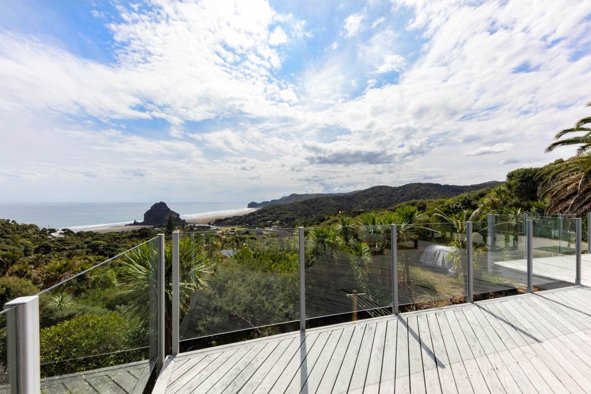 35 Piha Road, New Lynn - Carousel 1