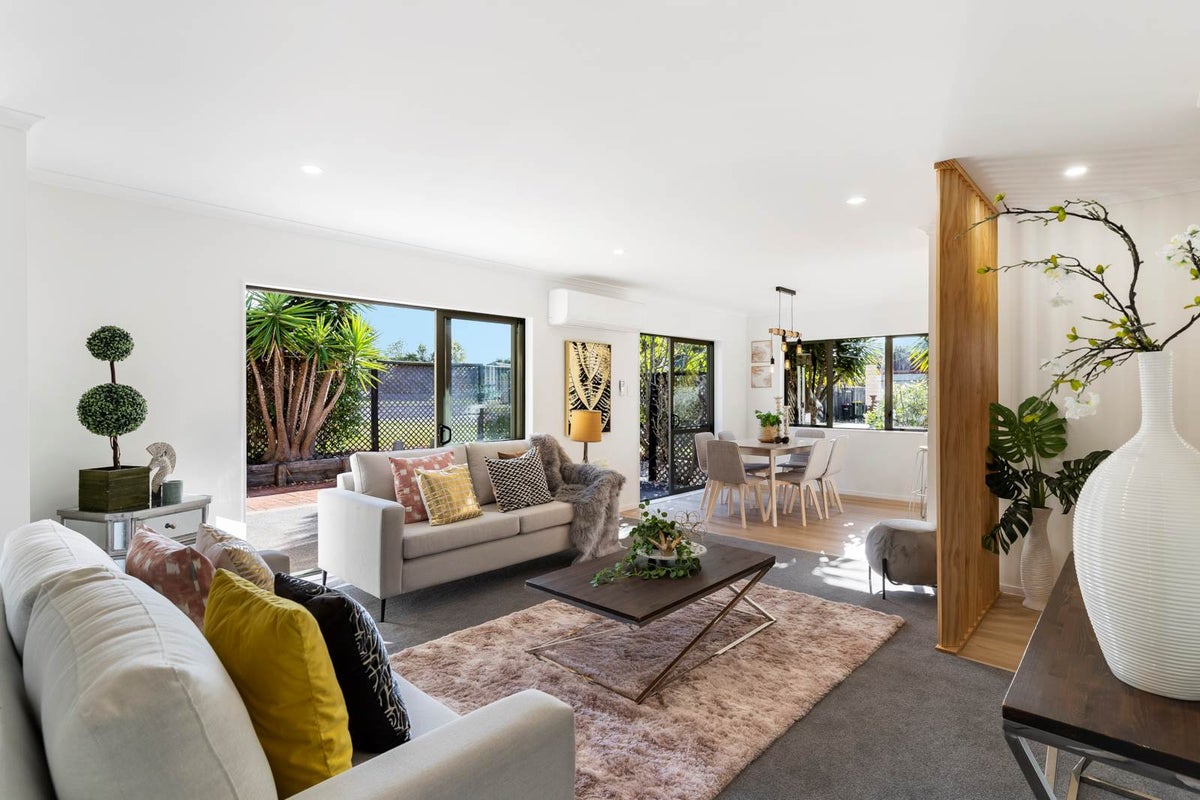 1 Waimarino Road, Weymouth, Auckland - Carousel 1