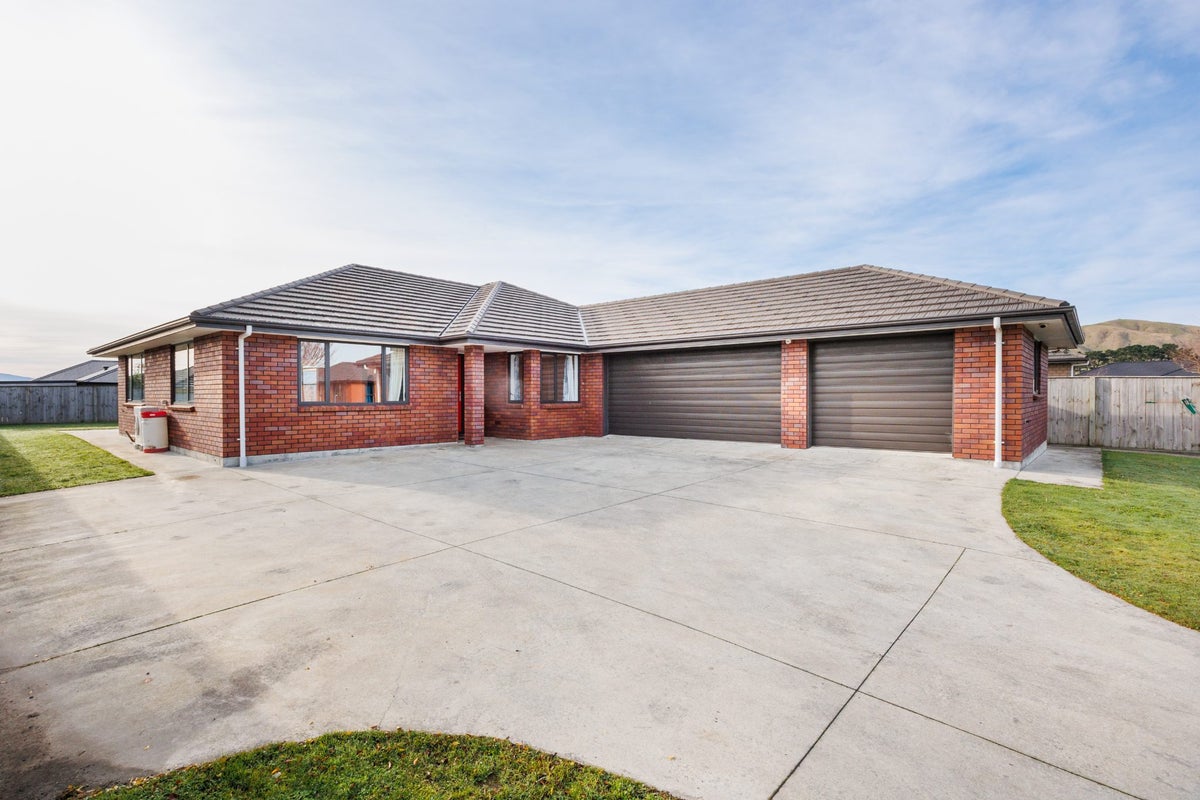 5 Cyprus Place, Fitzherbert, Palmerston North, Manawatu / Whanganui - Carousel 1
