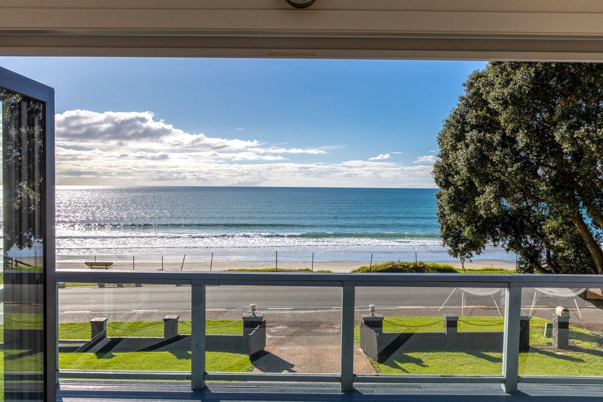 33 The Strand, Onetangi, Waiheke Island - Carousel 1