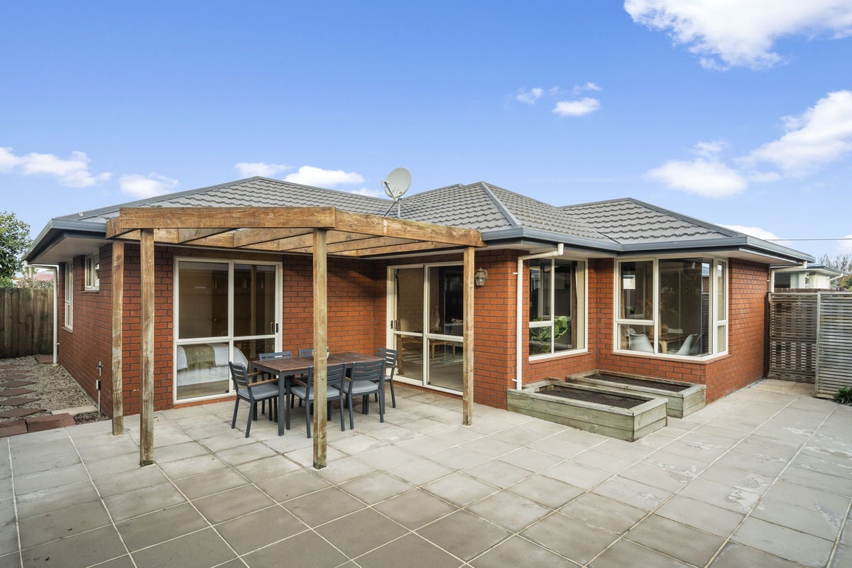 33A Daniels Road, Redwood, Christchurch - Carousel 1