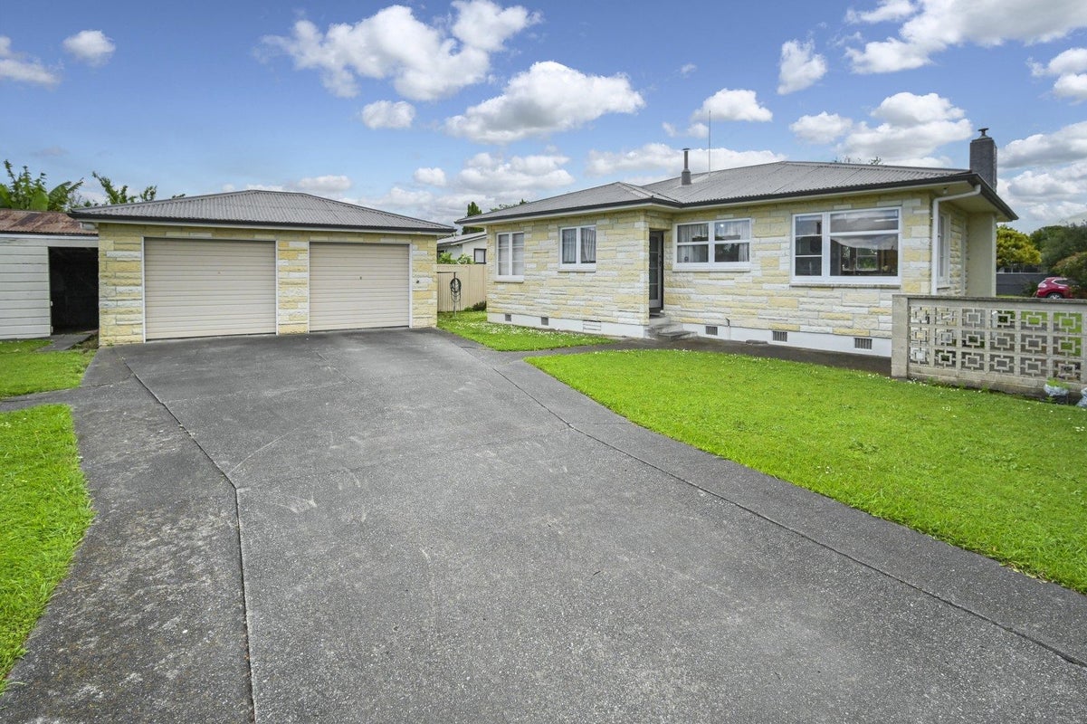 1413 Caroline Road, Mayfair, Hastings - Carousel 2