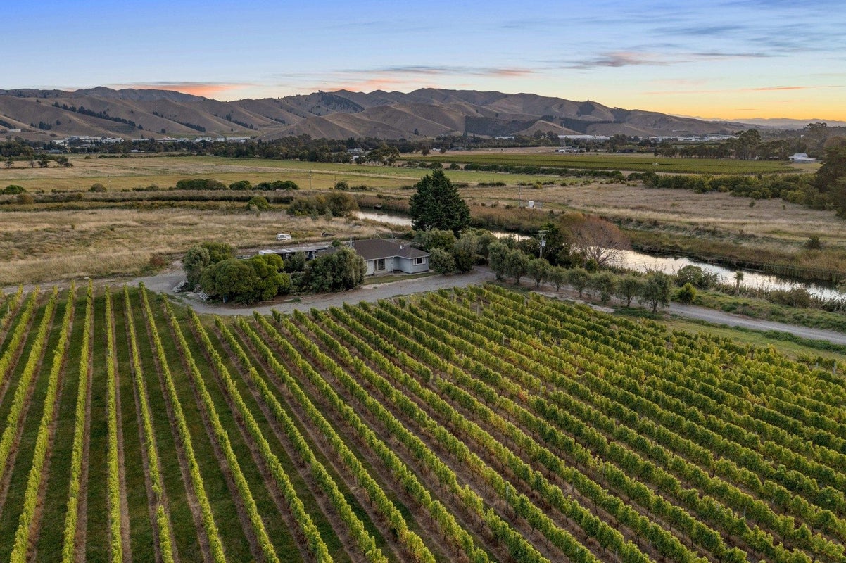 686 Dillons Point Road, Blenheim - Carousel 1