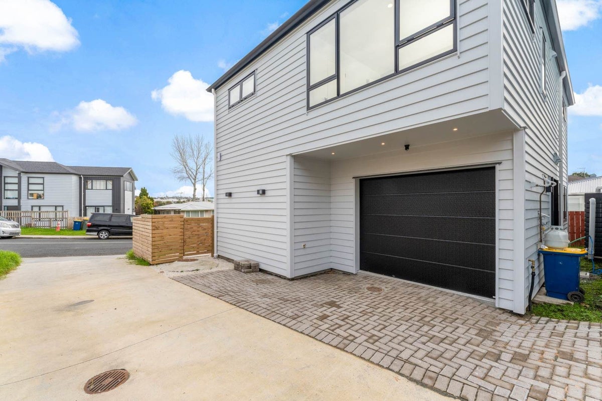 76A Bond Crescent, Forrest Hill, Auckland - Carousel 2