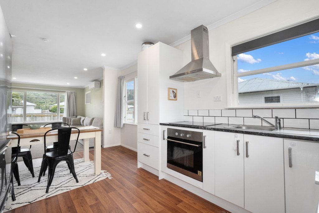 42 Donnelley Drive, Wainuiomata, Lower Hutt - Carousel 2