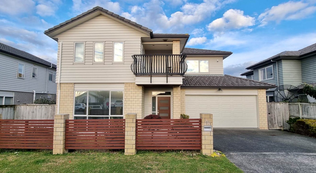 17 Arranmore Drive, Flat Bush, Auckland - Carousel 1