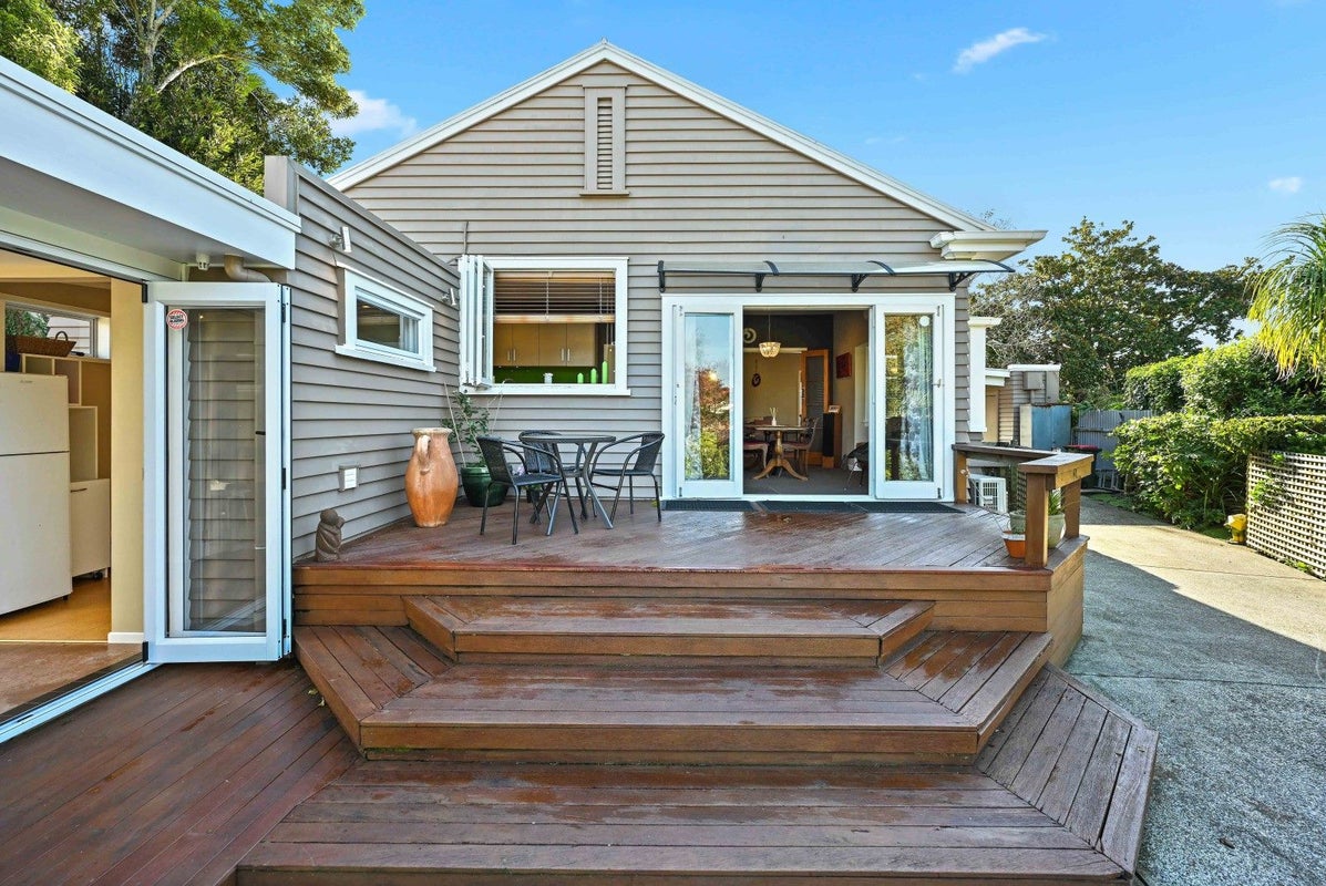2 James Street, Hamilton East, Hamilton - Carousel 2