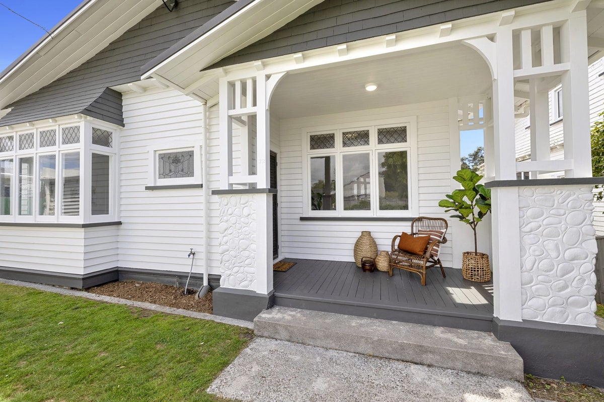 72 Barrett Street, Westown, New Plymouth - Carousel 1
