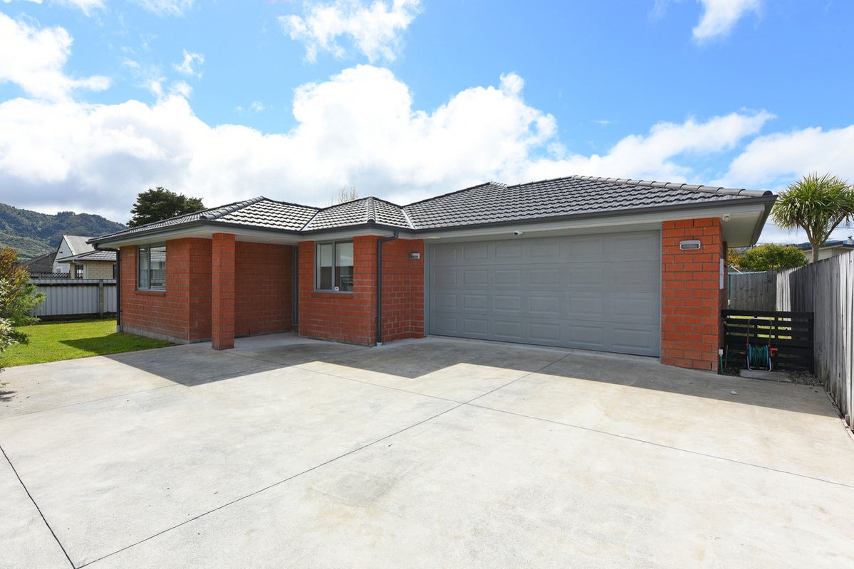 36 Ebdentown Street, Ebdentown, Upper Hutt - Carousel 1