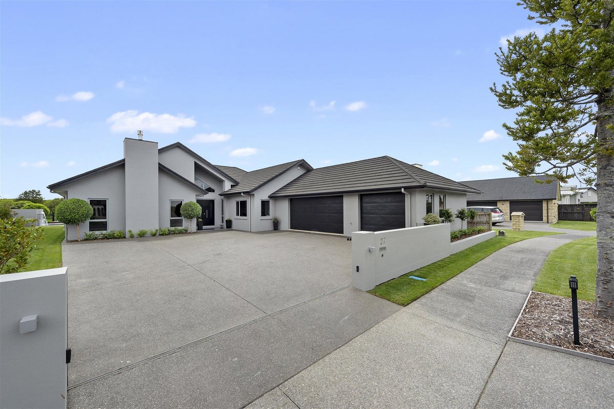 27 Amokura Crescent, Flagstaff, Hamilton - Carousel 2