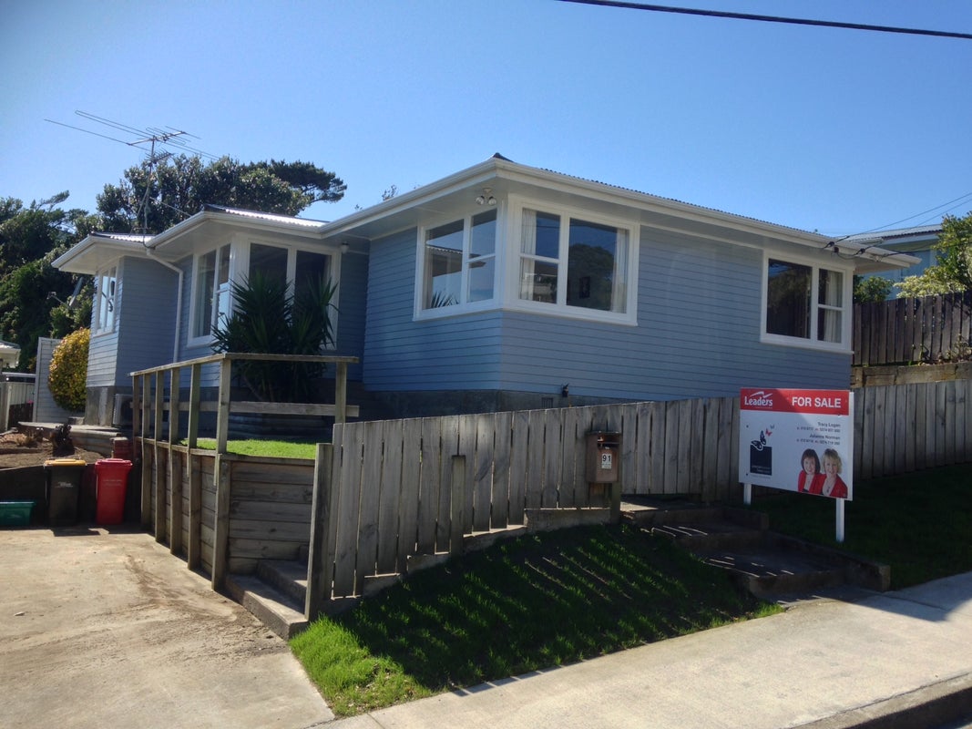 91 Beazley Avenue, Paparangi, Wellington - Carousel 1