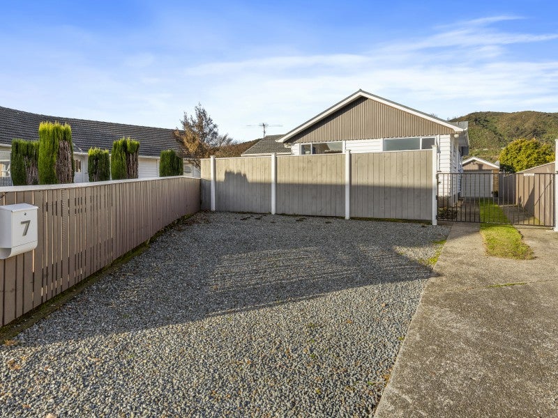 7 Ferretti Grove, Avalon, Lower Hutt - Carousel 20
