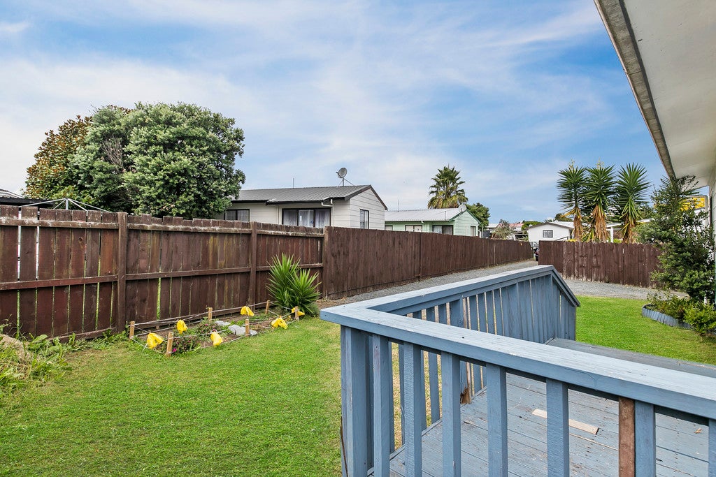 2/4 Maplesden Drive, Clendon Park, Auckland - Carousel 2