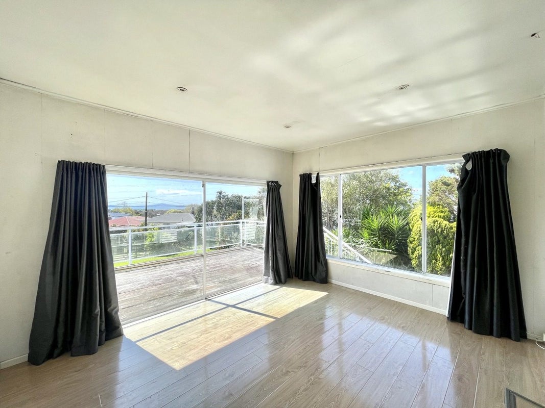 1 Taha Road, Te Atatu South, Auckland - Carousel 2