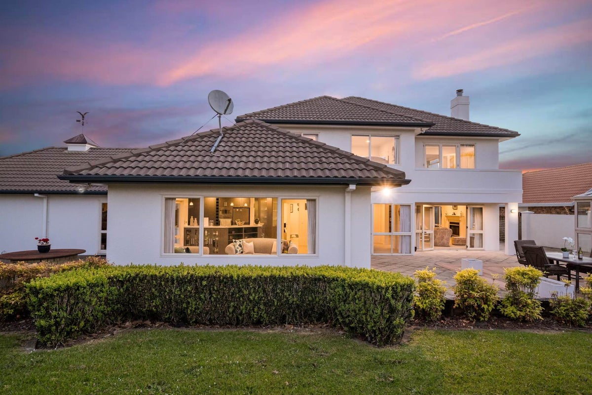 34 Manor Park, Sunnyhills, Auckland - Carousel 1