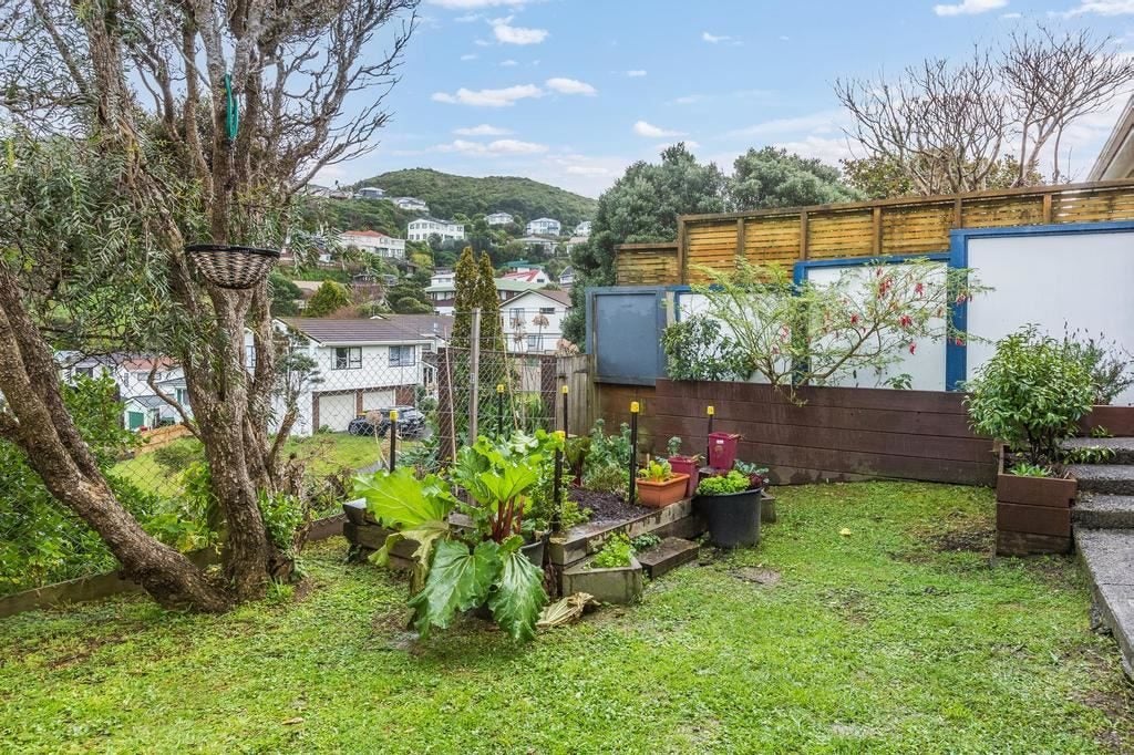 7 Deveron Place, Tawa, Wellington - Carousel 21