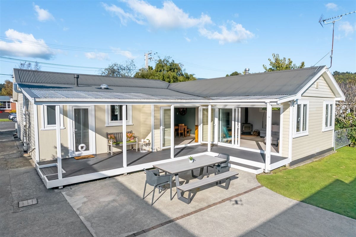 25 Henry Street, Ebdentown, Upper Hutt - Carousel 1