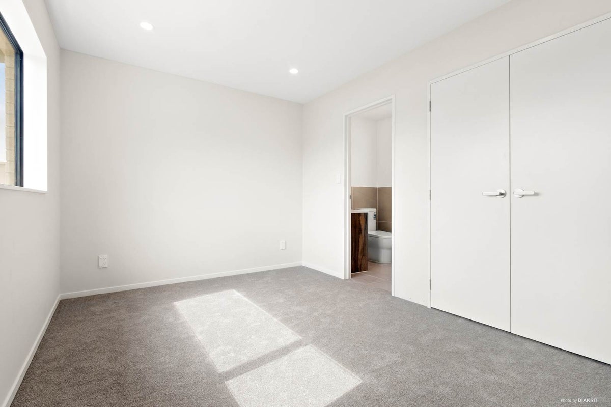 12 Silver Beech street, Takanini, Auckland - Carousel 1