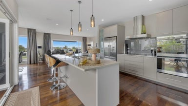 12 Columbia Crescent, Beachlands, Auckland - Carousel 1