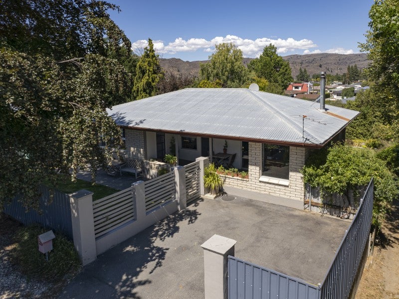 20 Royal Terrace, Alexandra, Alexandra - Carousel 1
