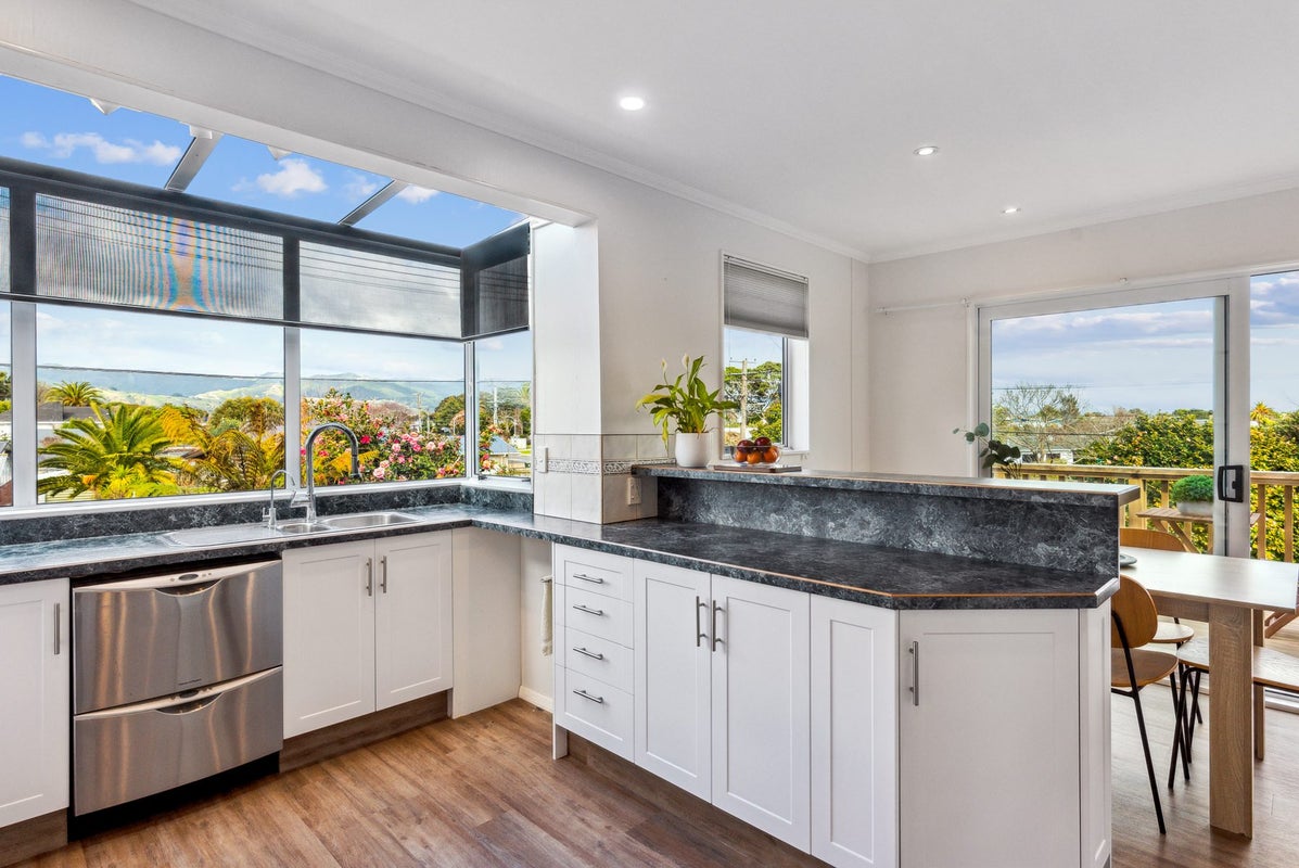 55 Martin Road, Paraparaumu Beach, Paraparaumu - Carousel 2