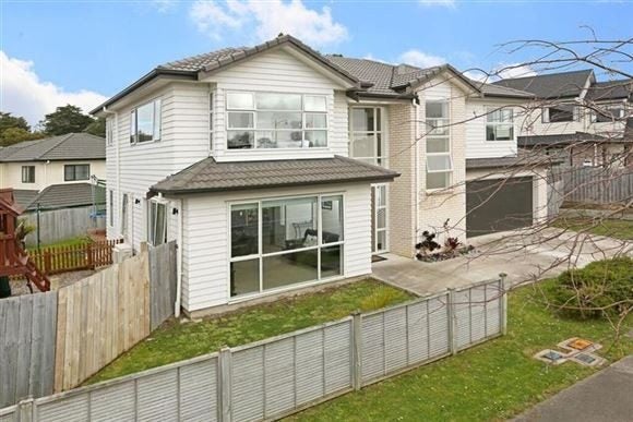 106 Lake Panorama Drive, Henderson Valley, Auckland - Carousel 1